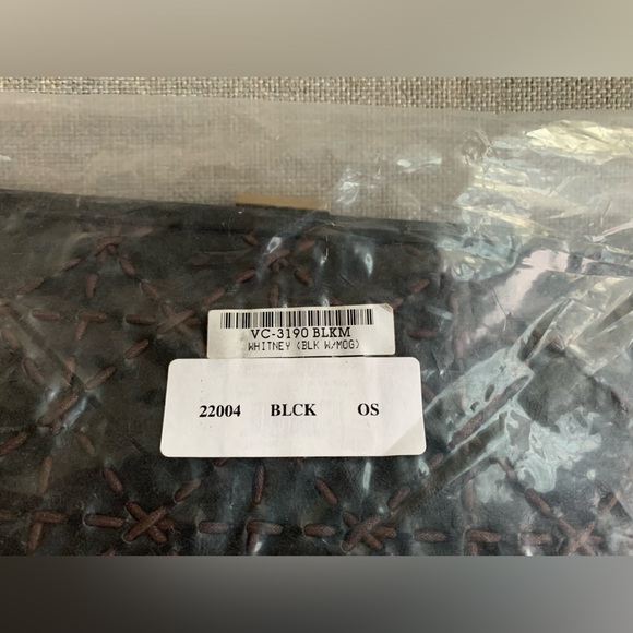 HOBO International Leather Black Clutch w/whipstitching detail - Picture 10 of 10